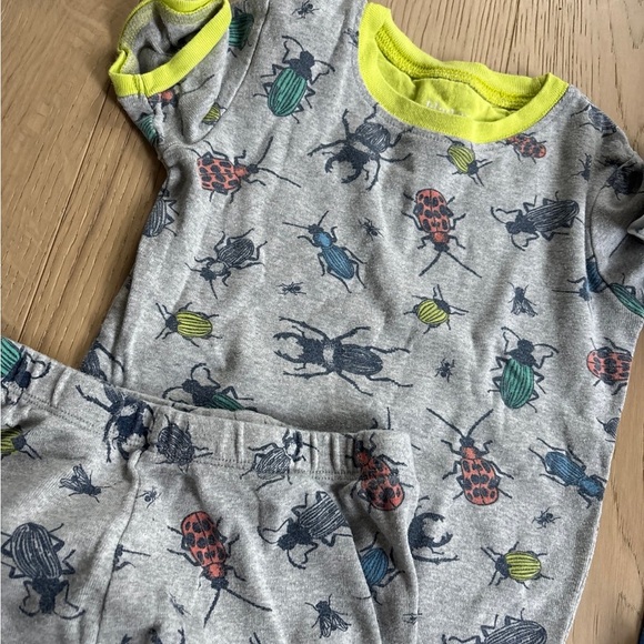 3 pairs of pajamas size 6/7 - primary, hatley - Picture 4 of 7